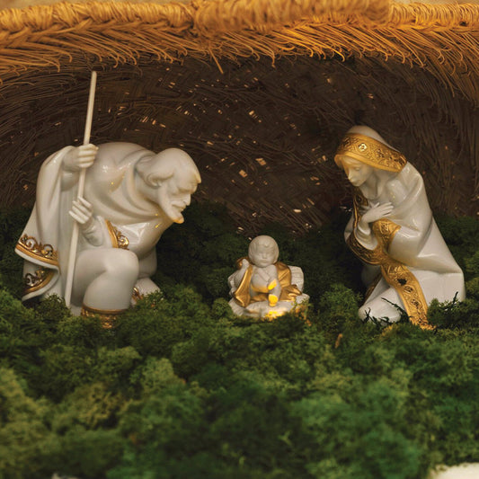 Team Favourites Our 6 Favourite Christmas Picks - 01007095 Lladro Silent Night Nativity Set (Matt White Gold)