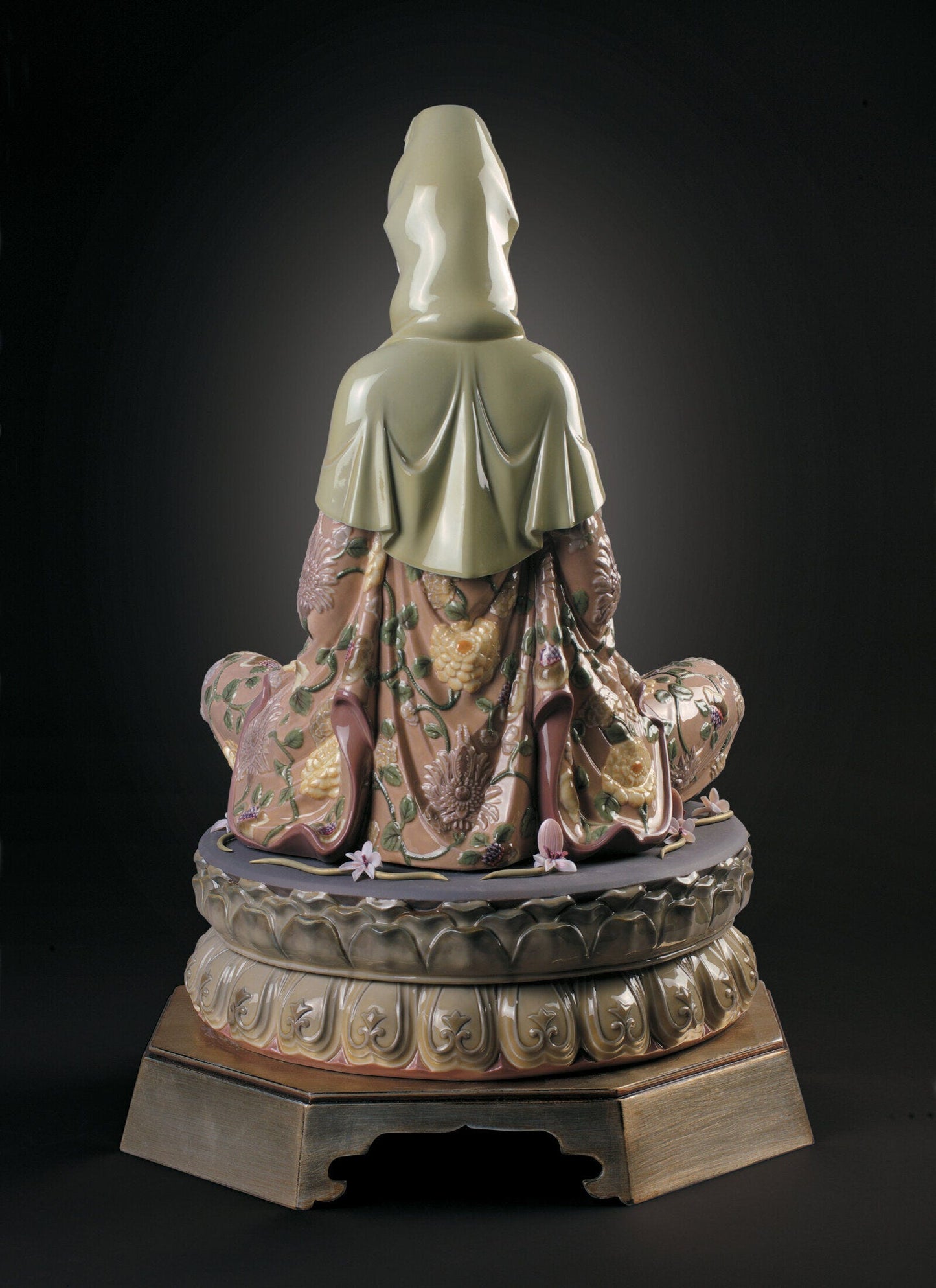 Lladró Kwan Yin Sculpture. Limited Edition FormFluent