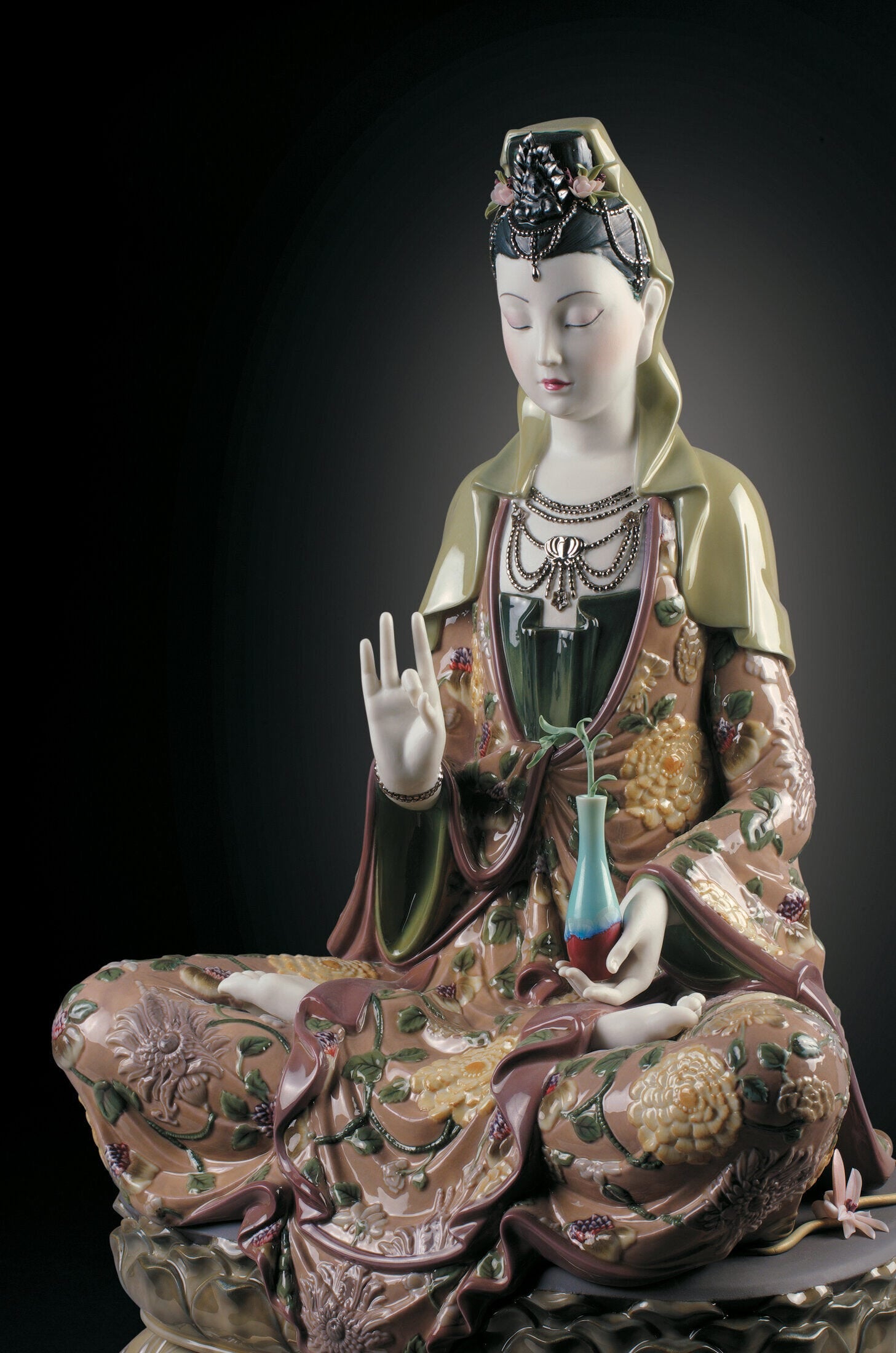 Lladró Kwan Yin Sculpture. Limited Edition   FormFluent