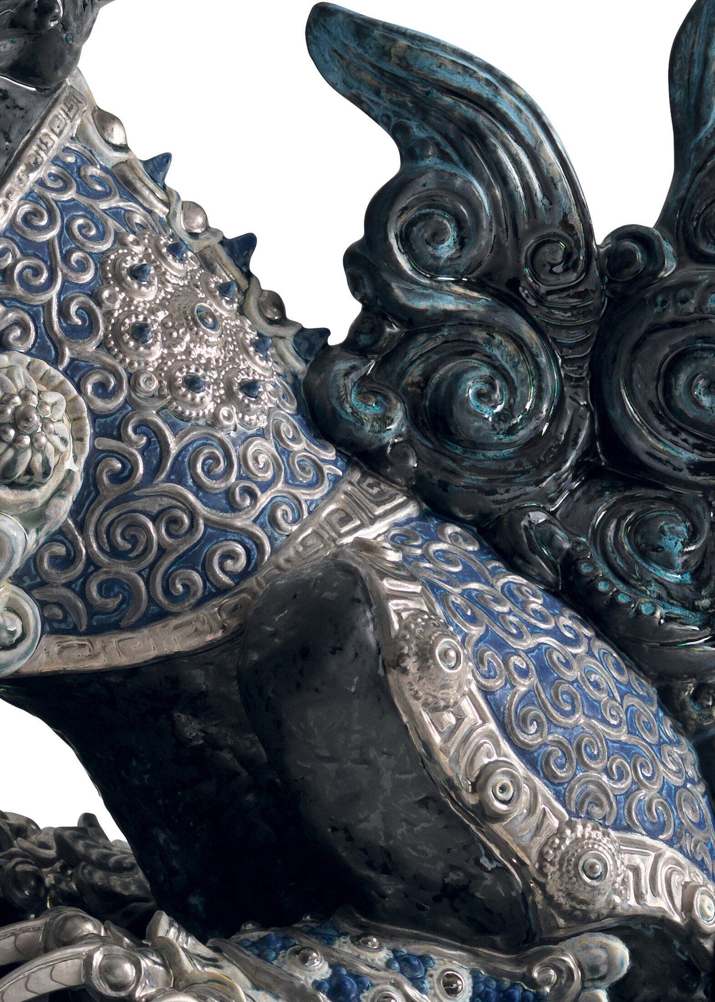 Lladró Guardian Lioness Sculpture Black Limited Edition FormFluent