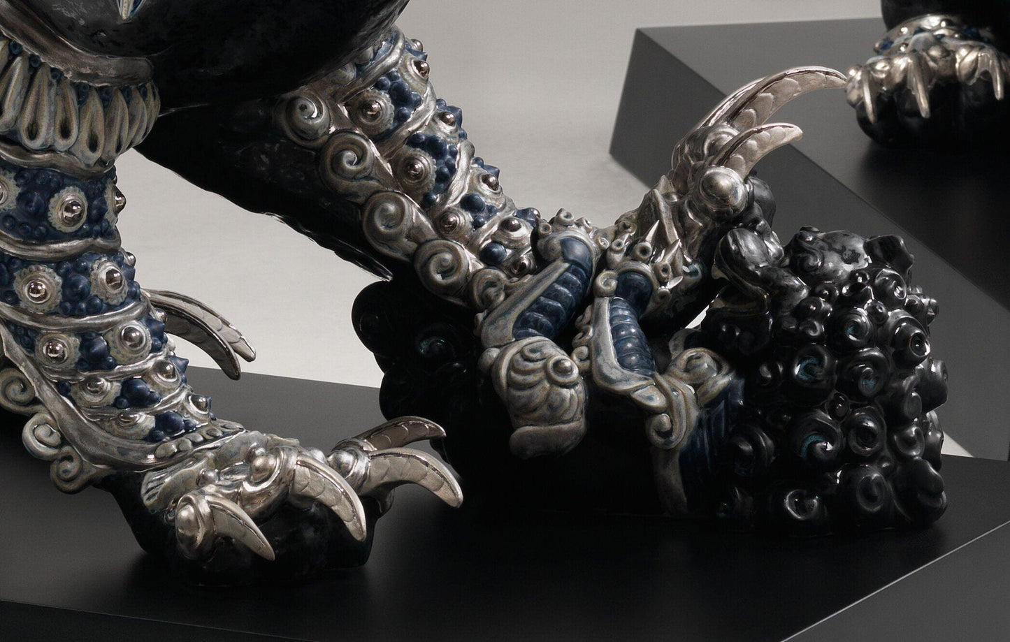 Lladró Guardian Lioness Sculpture Black Limited Edition FormFluent