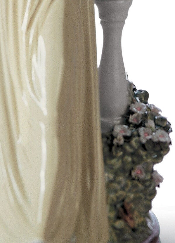 Buy Authentic Lladró Lladró Time for Reflection Woman Figurine - FormFluent Sydney Australia