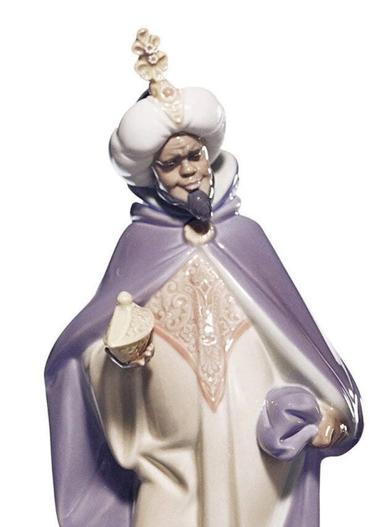 Lladró King Balthasar Nativity Figurine II FormFluent