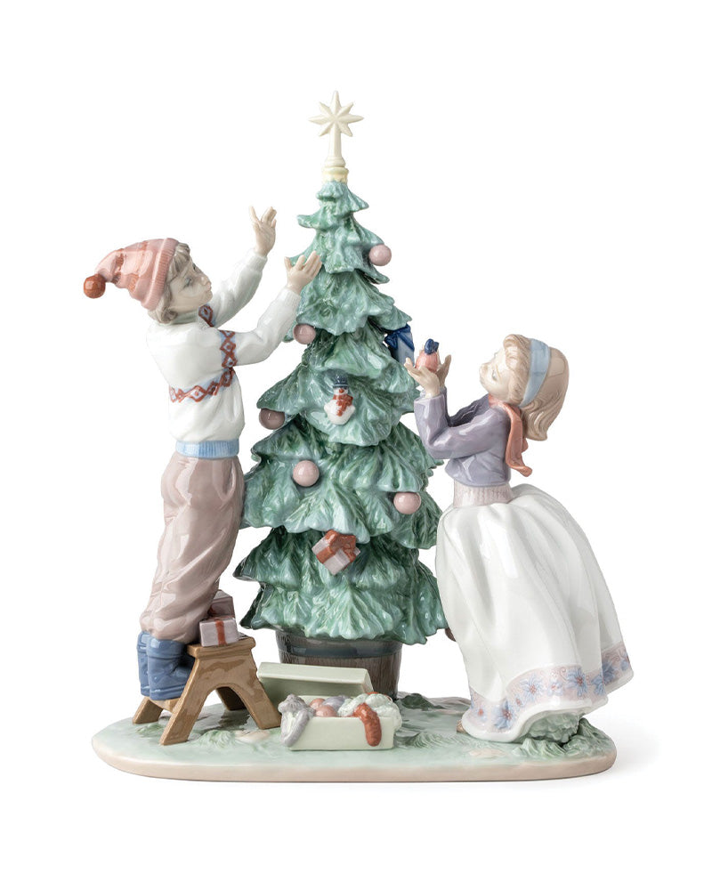 Buy Authentic Lladró Lladró Trimming The Tree Figurine Sculpture - FormFluent Sydney Australia