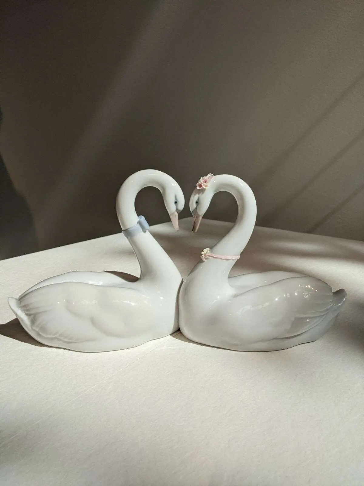 Lladró Endless Love Swans Heart Figurine - Pastel | FormFluent