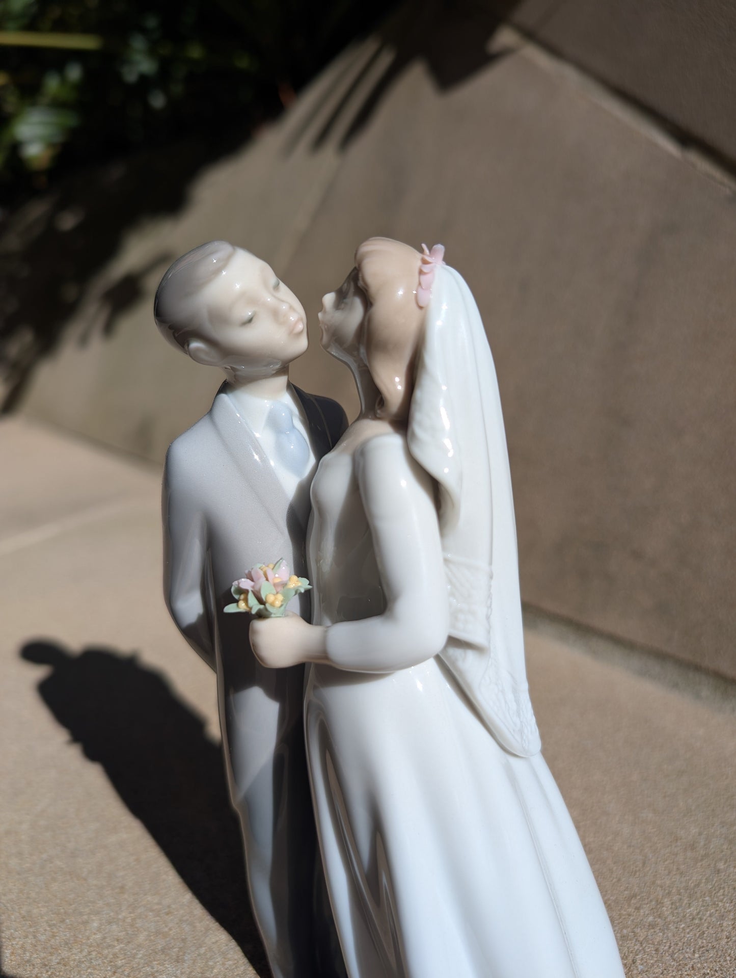 Buy Authentic Lladró Lladró A Kiss to Remember Couple Figurine - FormFluent Sydney Australia