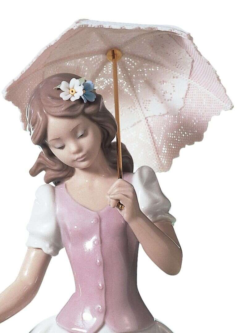 Lladró Flowers for Everyone Sculpture - FormFluent