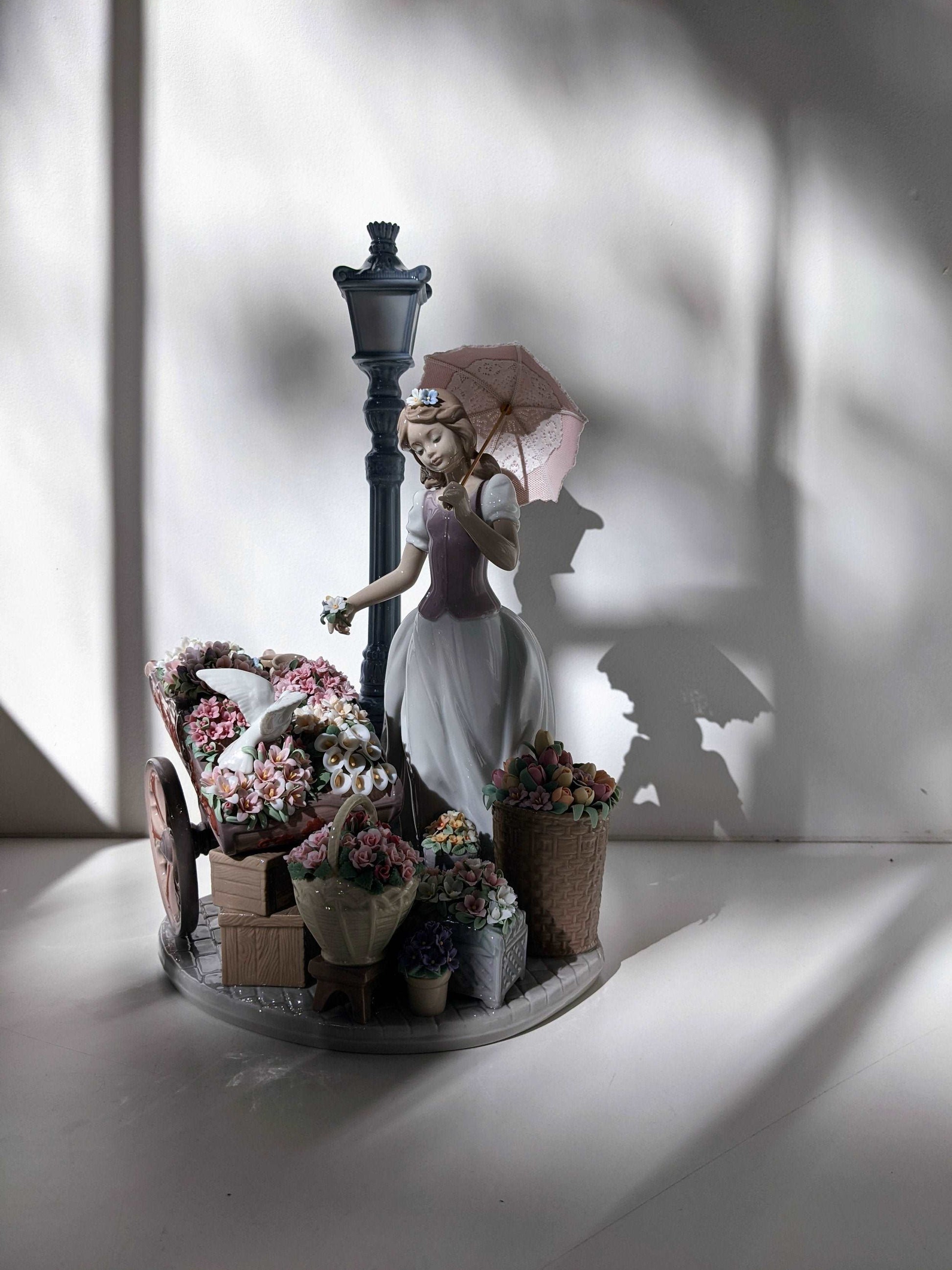 Lladró Flowers for Everyone Sculpture - FormFluent