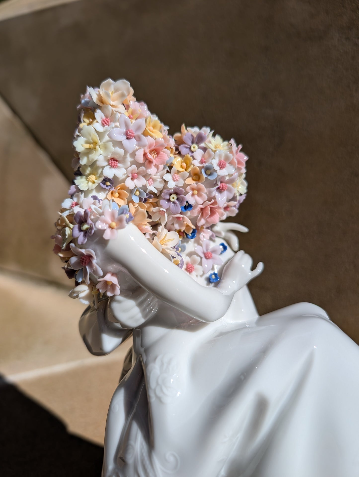 Buy Authentic Lladró Lladró Love II Couple Figurine by Committee Team Sculpture - FormFluent Sydney Australia