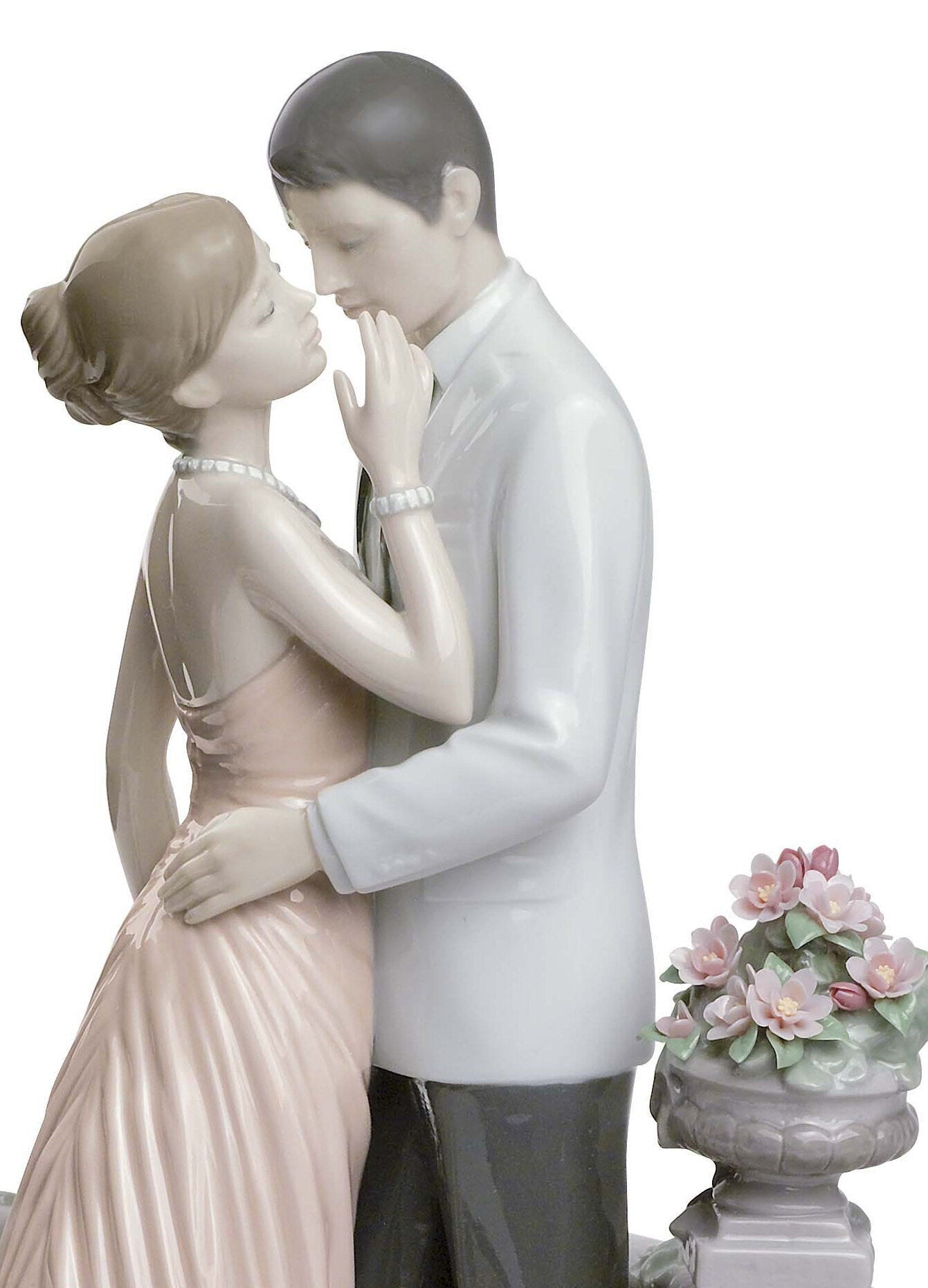 Lladró Moonlight Love Couple Figurine Limited Edition Sculpture FormFluent