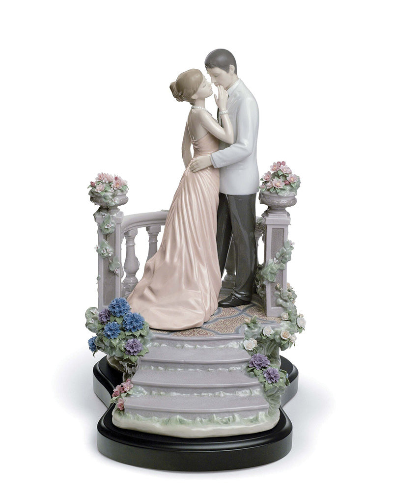 Lladró Moonlight Love Couple Figurine Limited Edition Sculpture FormFluent
