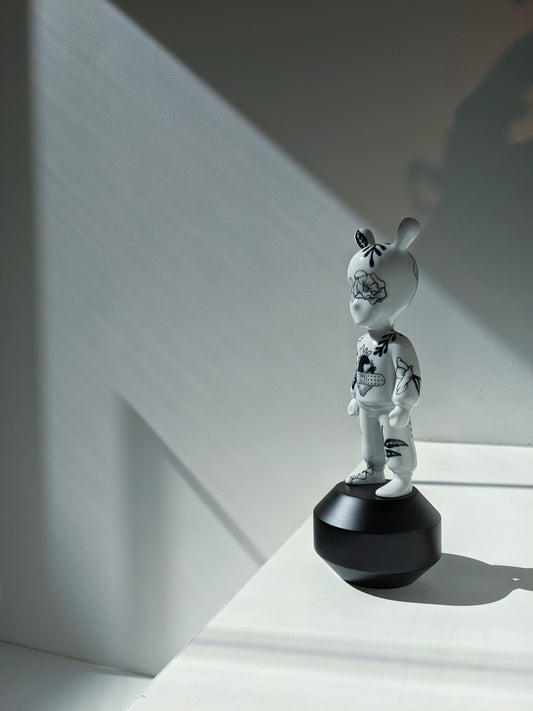 Lladró The Guest by Henn Kim Small Model Numbered Edition   FormFluent