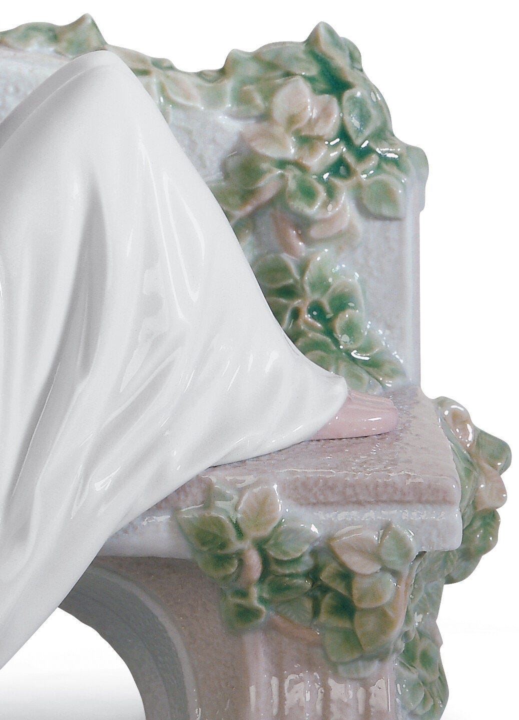 Buy Authentic Lladró Lladró A Priceless Moment Couple Figurine Sculpture - FormFluent Sydney Australia