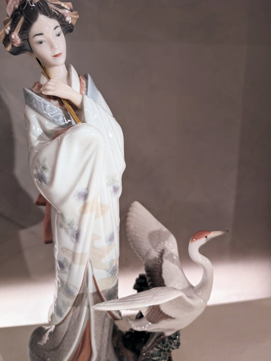 Lladró Japanese Portrait Woman Figurine FormFluent