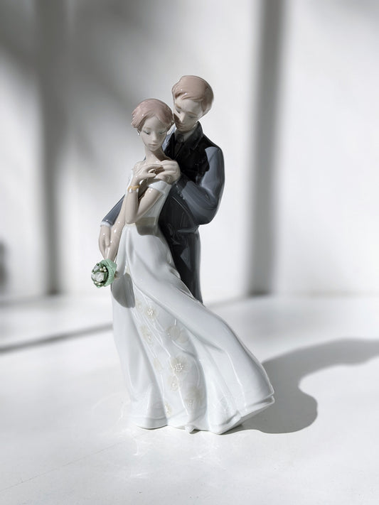 Everlasting Love Couple Figurine - FormFluent