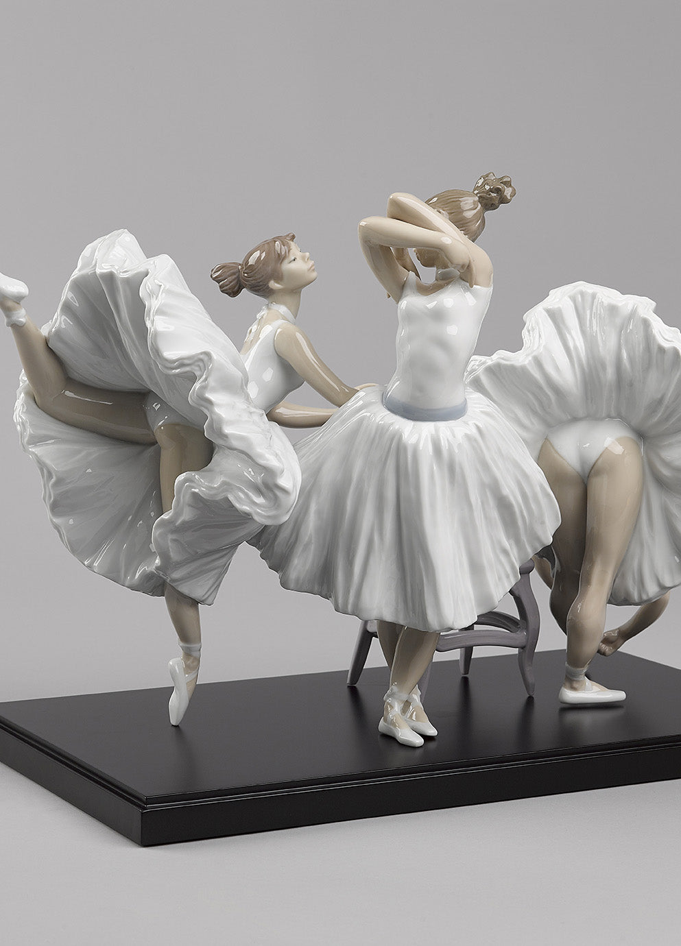 Lladró Backstage Ballet Figurine Limited Edition   FormFluent