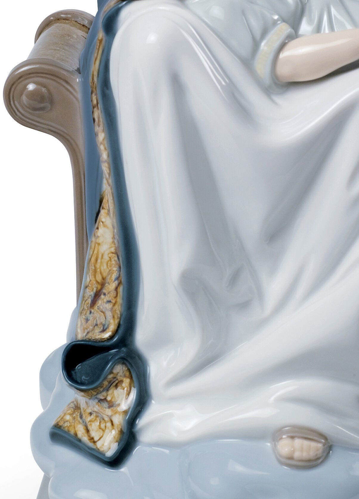 Lladró Our Lady of Divine Providence Virgin Mary Figurine FormFluent