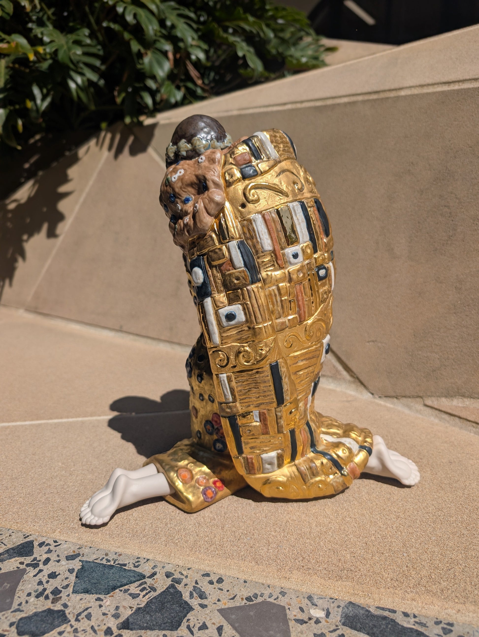 Buy Authentic Lladró Lladró The Kiss Couple Sculpture Gold Lustre Sculpture - FormFluent Sydney Australia