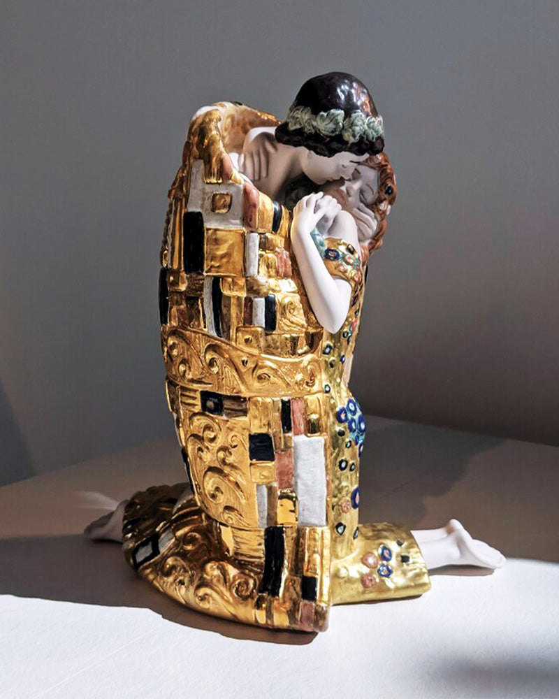 Lladró The Kiss Couple Sculpture Gold Lustre  Sculpture FormFluent