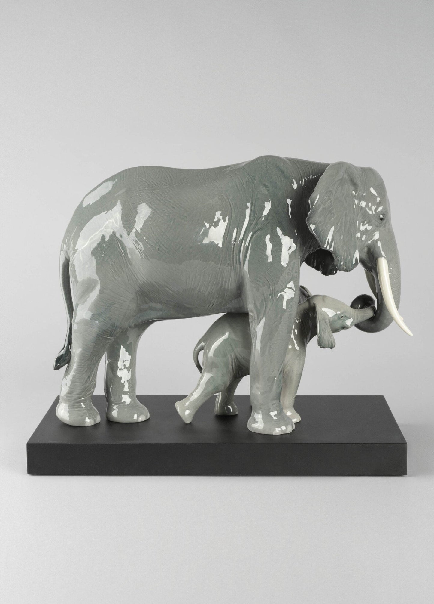 Buy Authentic Lladró Lladró Leading The Way Elephants Sculpture Sculpture - FormFluent Sydney Australia