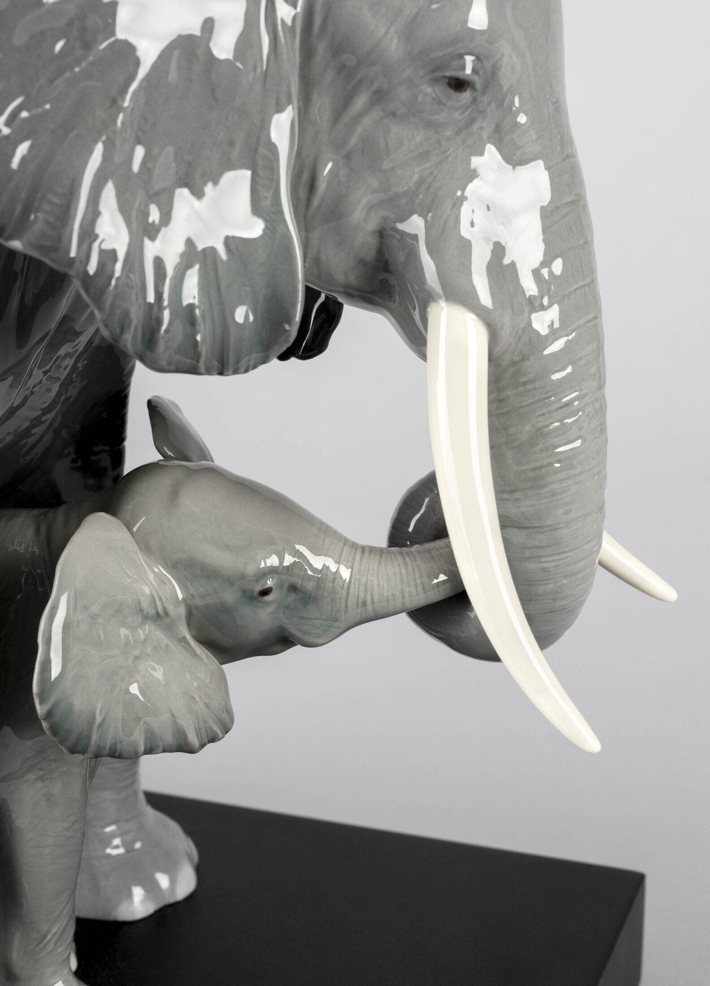 Buy Authentic Lladró Lladró Leading The Way Elephants Sculpture Sculpture - FormFluent Sydney Australia
