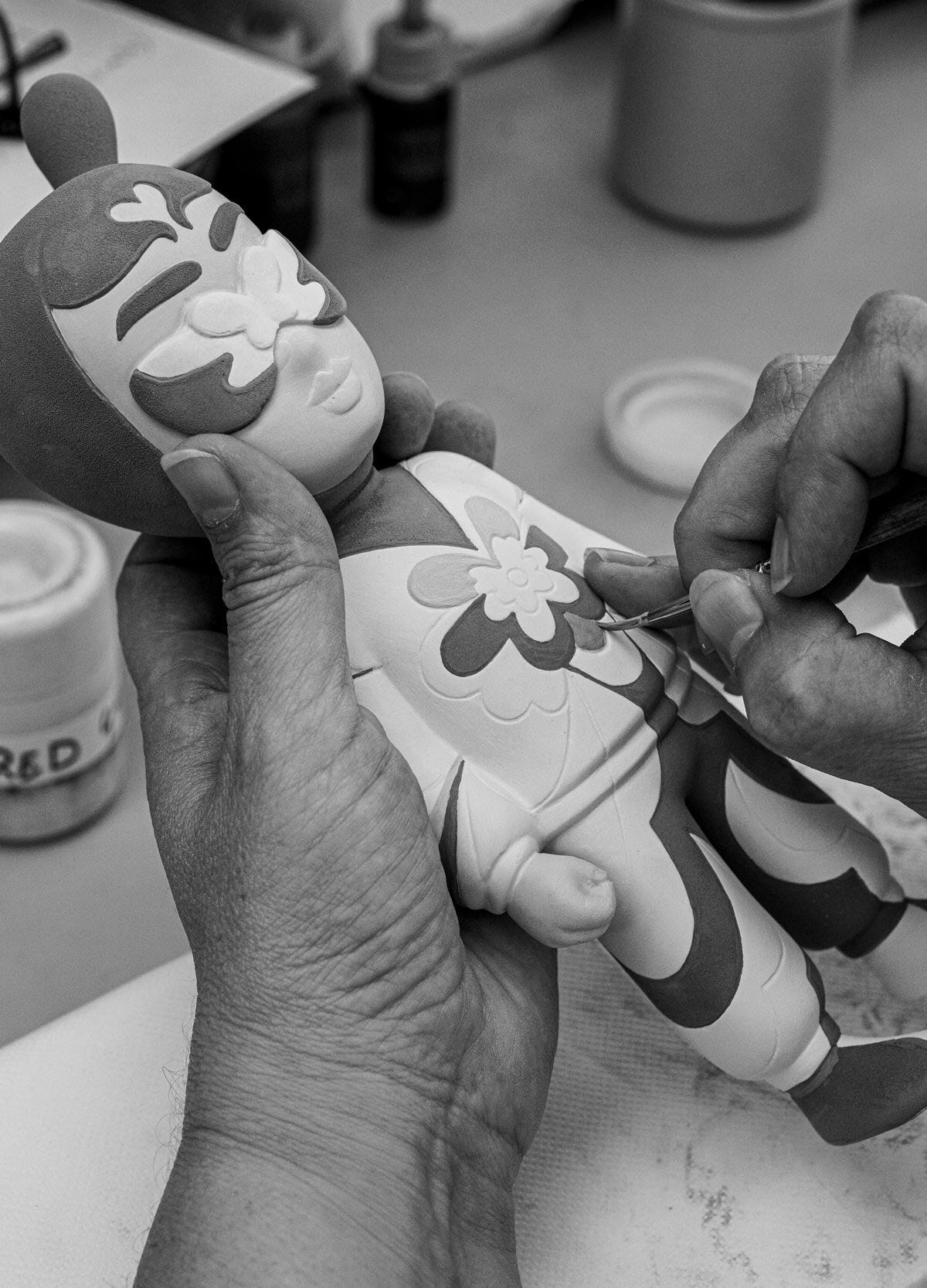 Lladró The Guest by Jade Purple Brown Sculpture Small Model Numbered Edition  Sculpture FormFluent