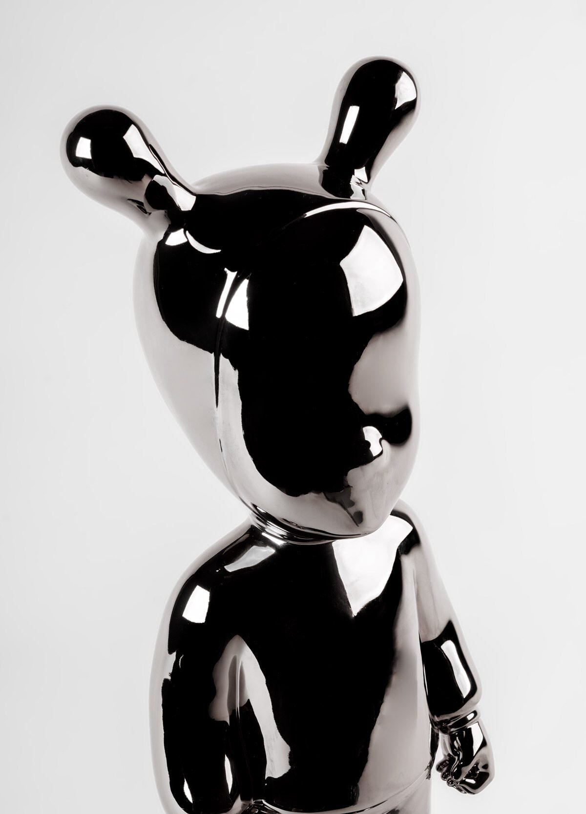 Lladró The Silver Guest Sculpture Large Model Sculpture FormFluent