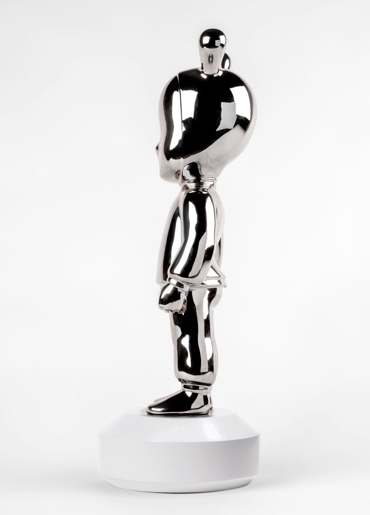 Lladró The Silver Guest Sculpture Large Model Sculpture FormFluent