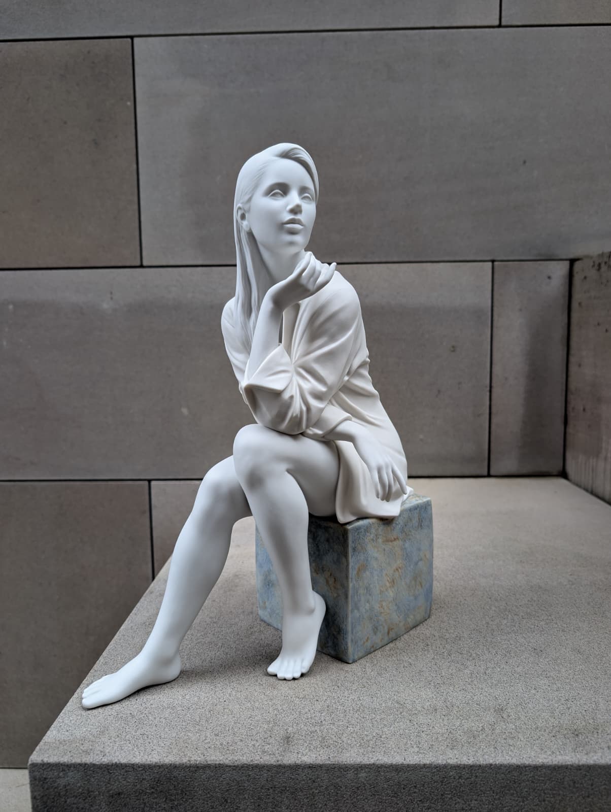 Lladró In My Thoughts Woman Sculpture - FormFluent