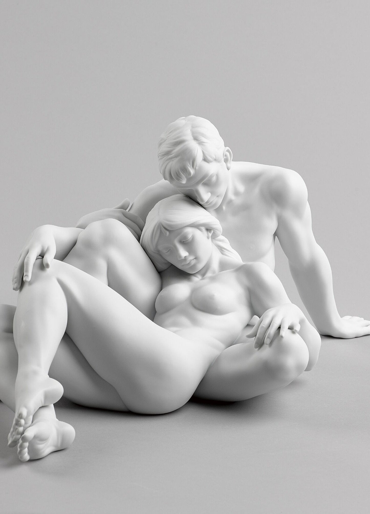 Lladró Lladró An Everlasting Moment Couple Sculpture - FormFluent Sydney Australia