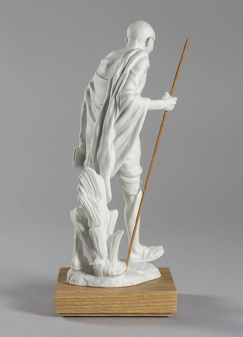 Lladró Mahatma Gandhi Figurine. White Sculpture by Lladró at FormFluent