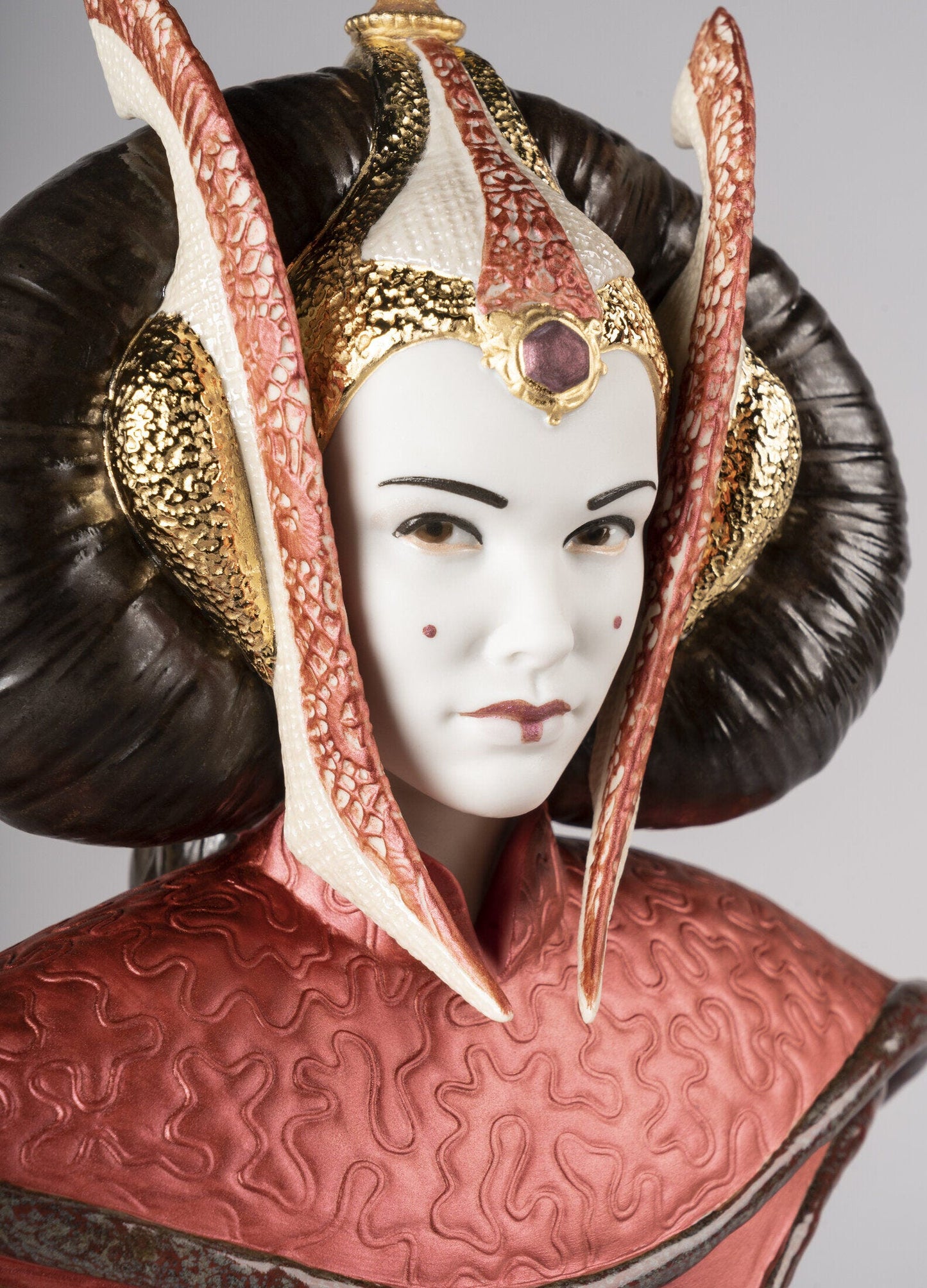 Lladró Official Queen Amidala™ In The Throne Room Star Wars Limited Edition   FormFluent