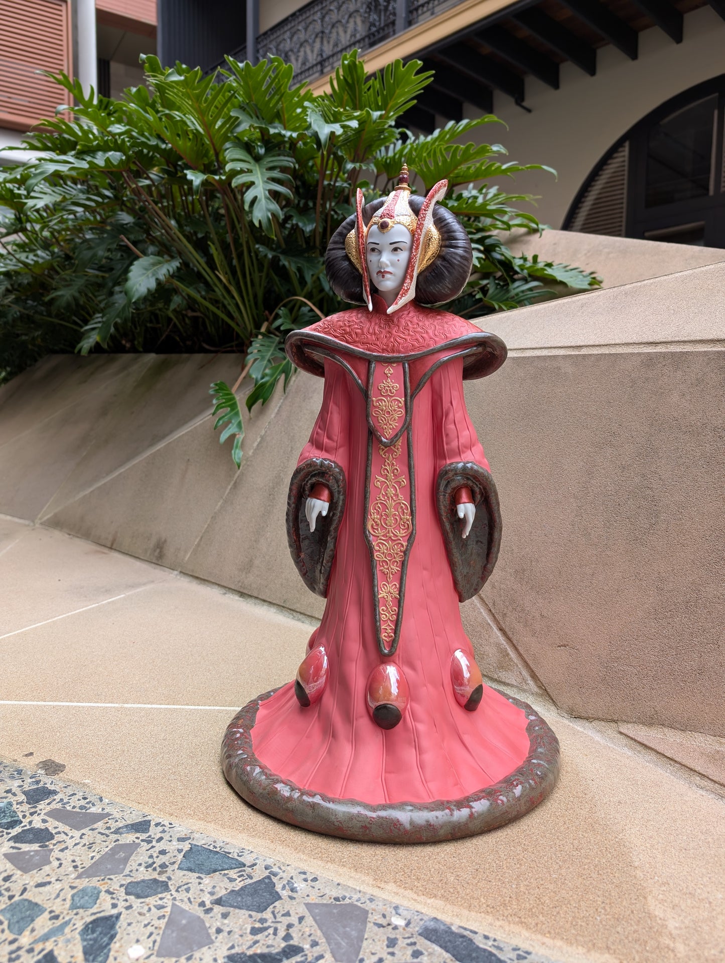 Lladró Official Queen Amidala™ In The Throne Room Star Wars Limited Edition  FormFluentSydney Australia Formfluent