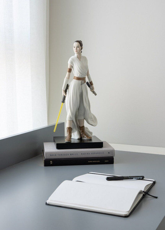 Lladró Official Rey™ Star Wars Figurine FormFluent
