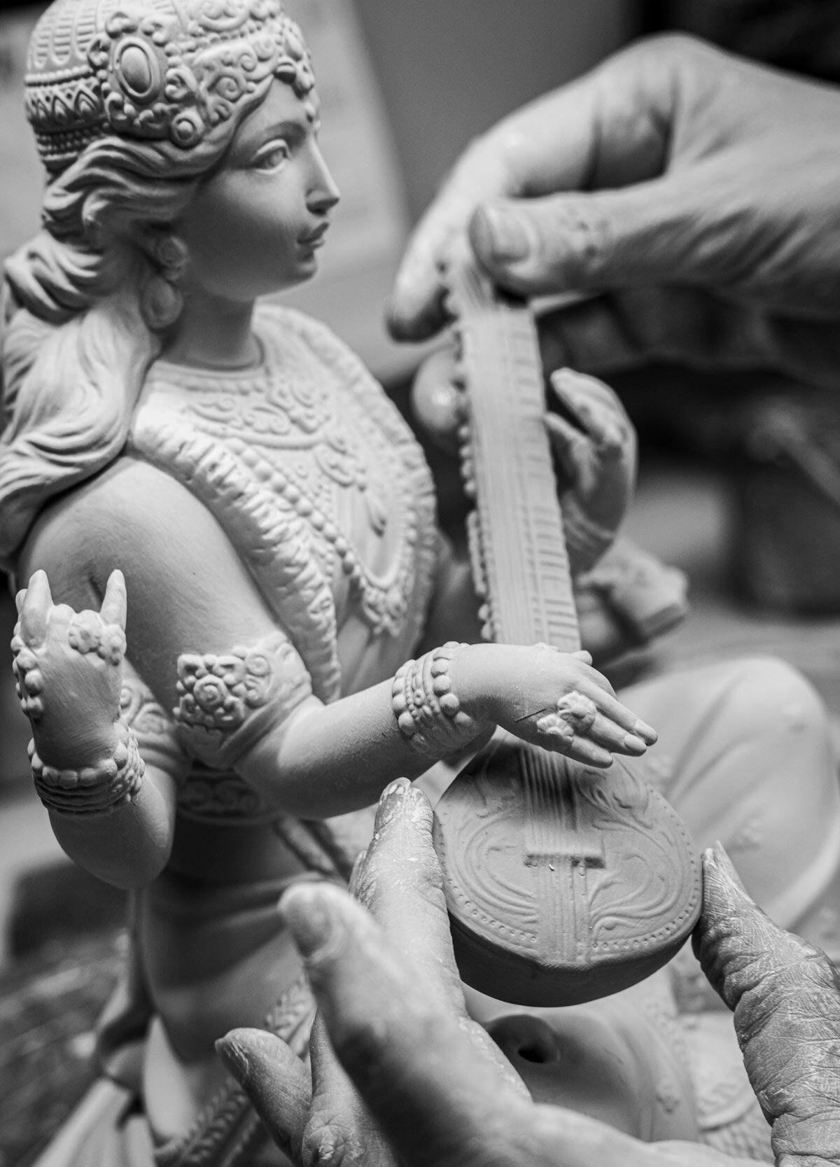 Buy Authentic Lladró Lladró Goddess Saraswati Figurine Sculpture - FormFluent Sydney Australia