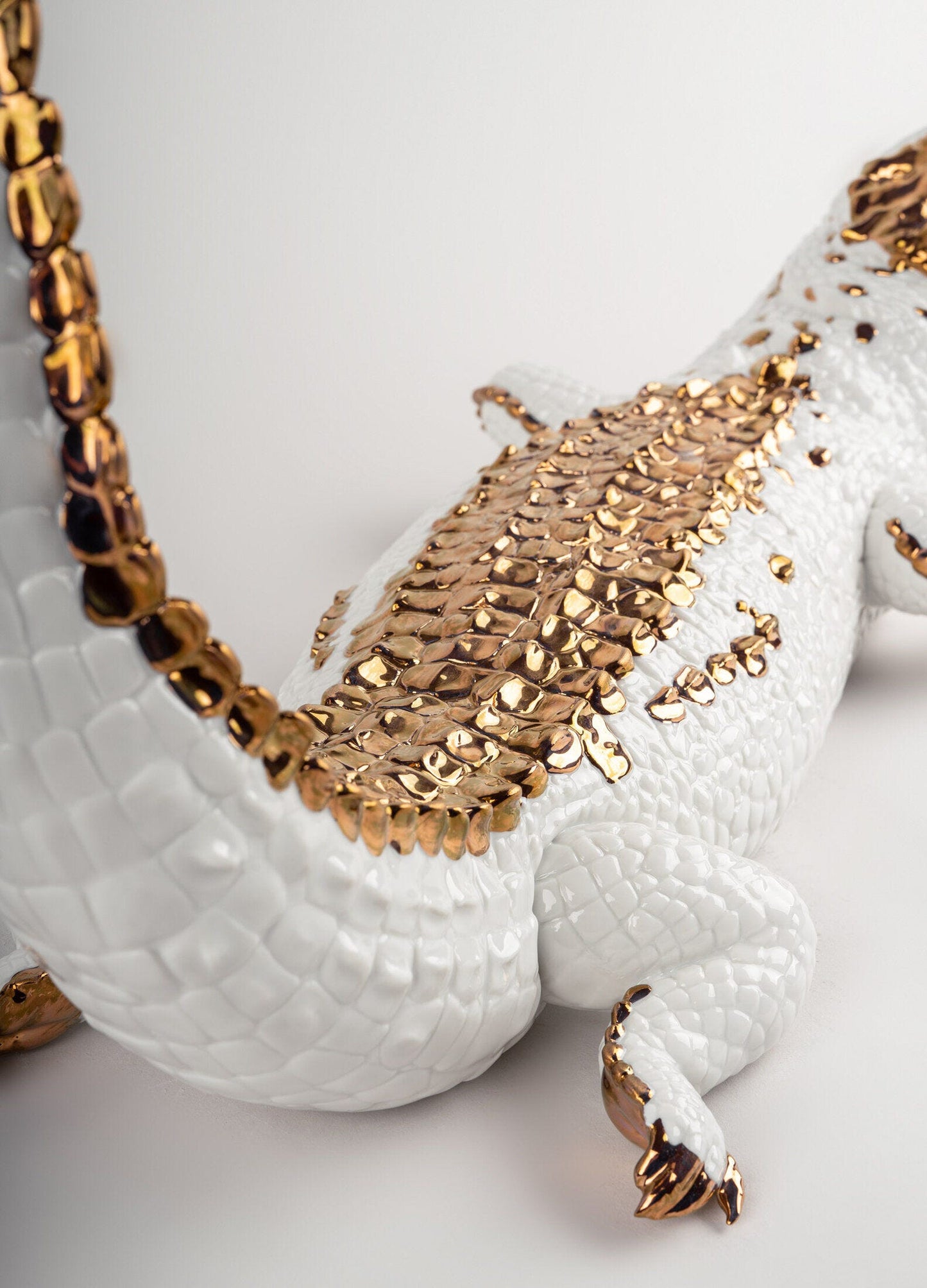Lladró Crocodile Figurine White-Copper   FormFluent