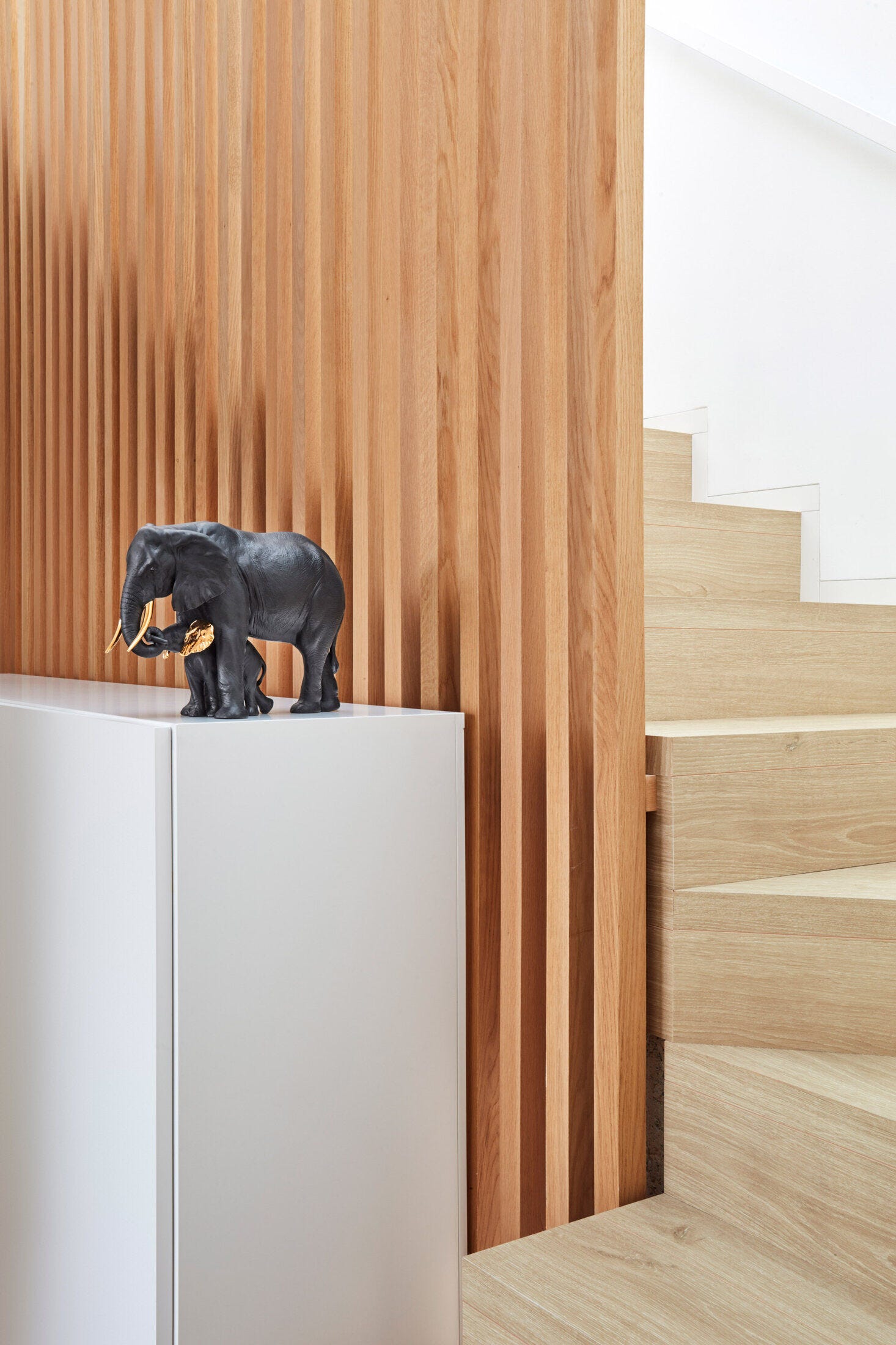 Lladró Bold Black Leading the Way Elephants Sculpture Limited Edition   FormFluent