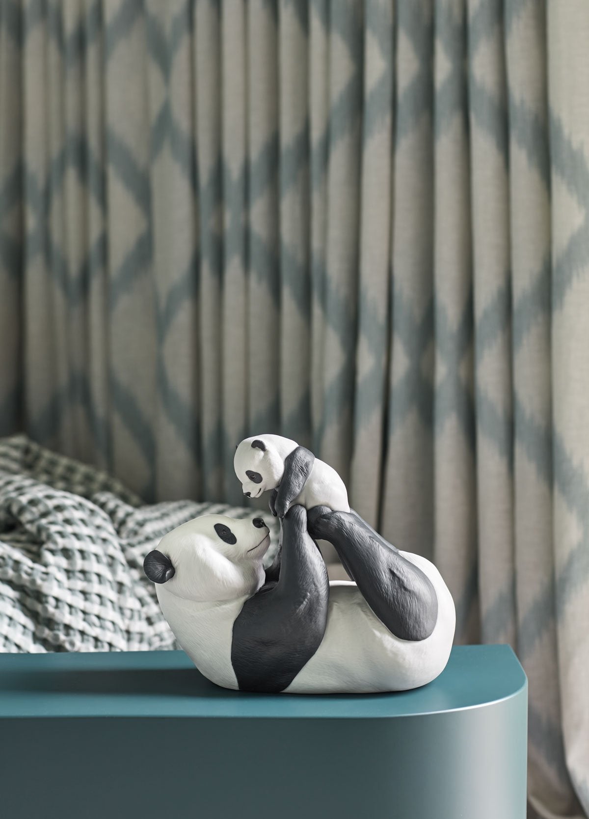Lladró Mommy Panda Sculpture FormFluent