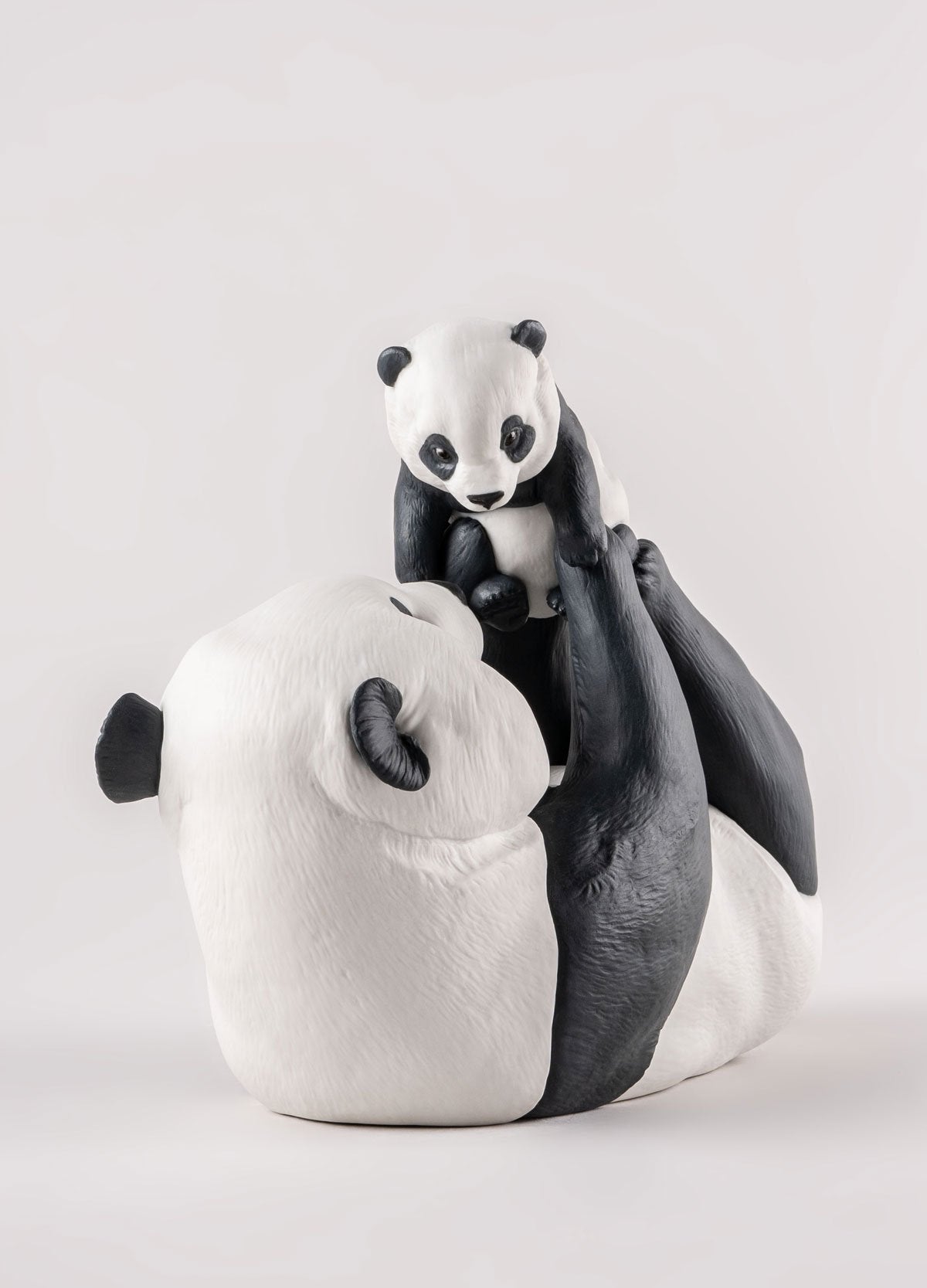 Lladró Mommy Panda Sculpture FormFluent