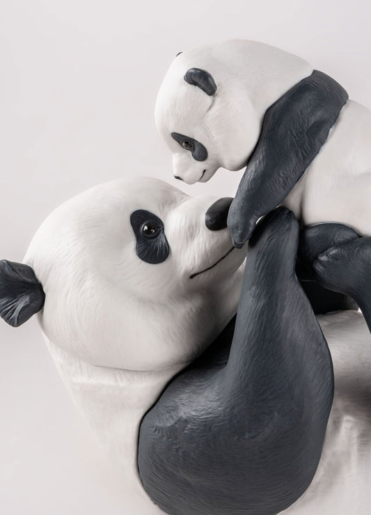Lladró Mommy Panda Sculpture FormFluent