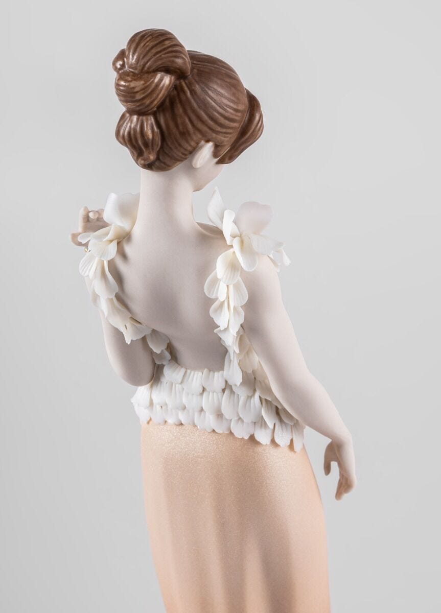 Lladró Haute Allure Exquisite Embroidery Sculpture Limited Edition FormFluent