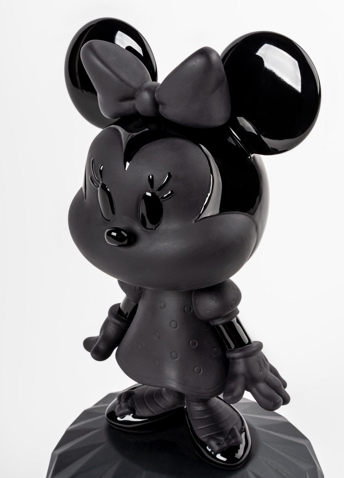 Buy Authentic Lladró Lladró Disney Minnie Total Black Sculpture Sculpture - FormFluent Sydney Australia