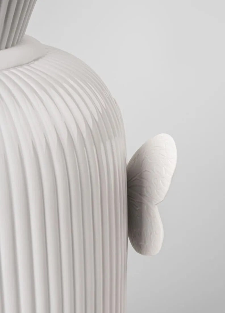 Buy Authentic Lladró Lladró Lady Luck by Olga Hanono Vase Vase - FormFluent Sydney Australia