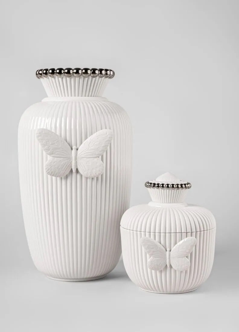 Buy Authentic Lladró Lladró Lady Luck by Olga Hanono Vase Vase - FormFluent Sydney Australia