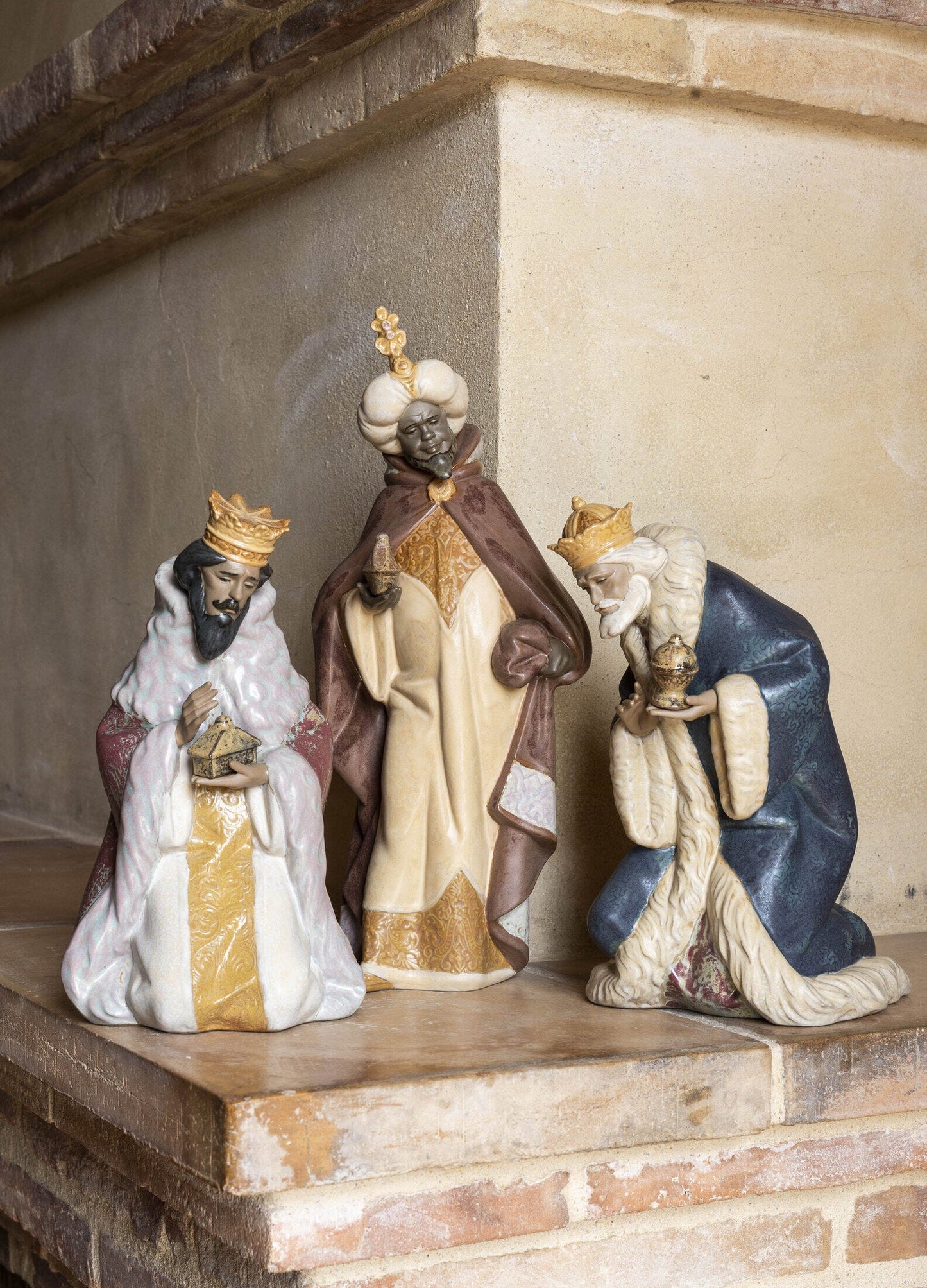 Melchior Nativity Figurine Gres