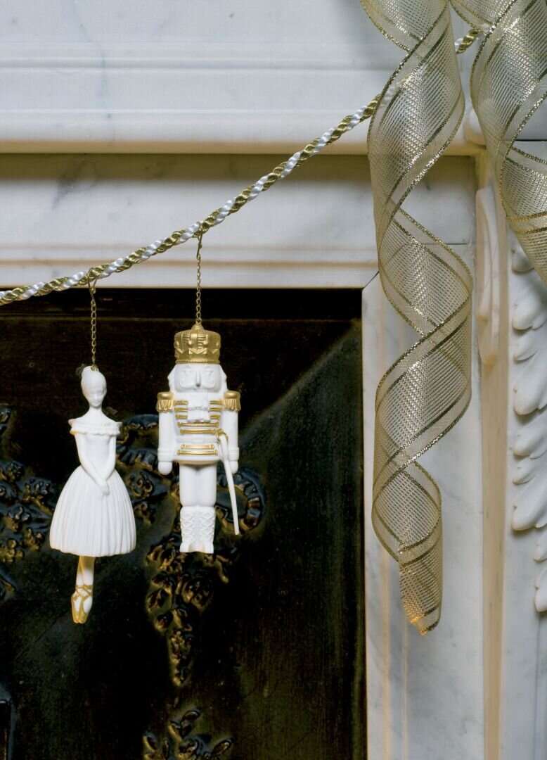 Christmas Tree Ornaments in Golden Lustre