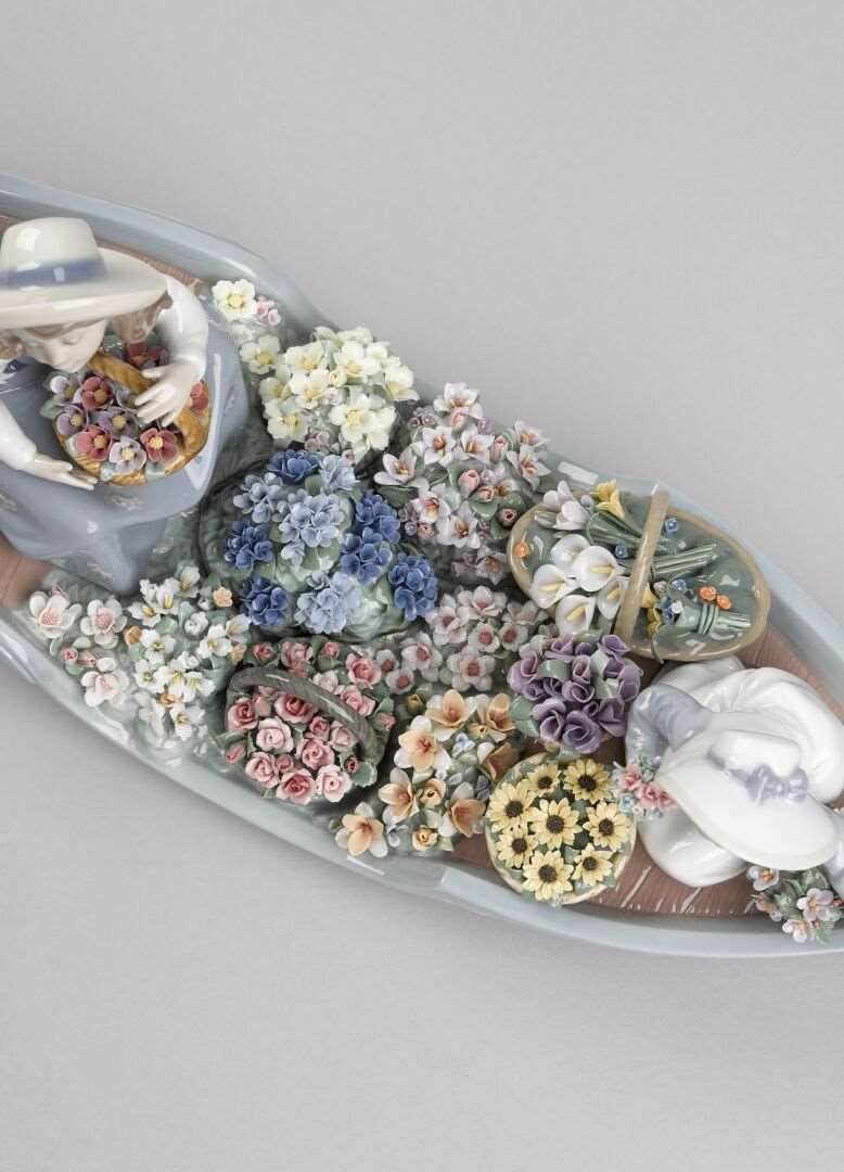 Flowers Forever Girls Sculpture - FormFluent