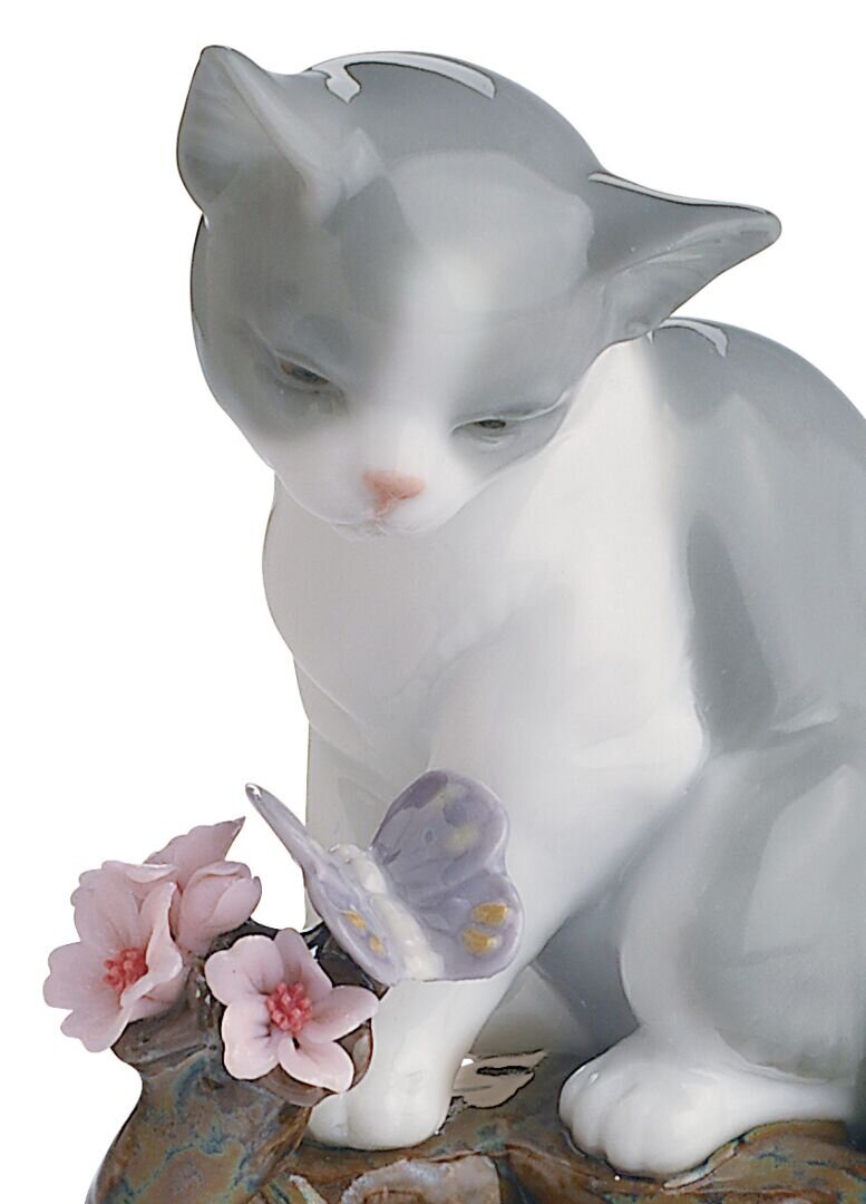 Blossoms for the Kitten Cat Figurine - FormFluent