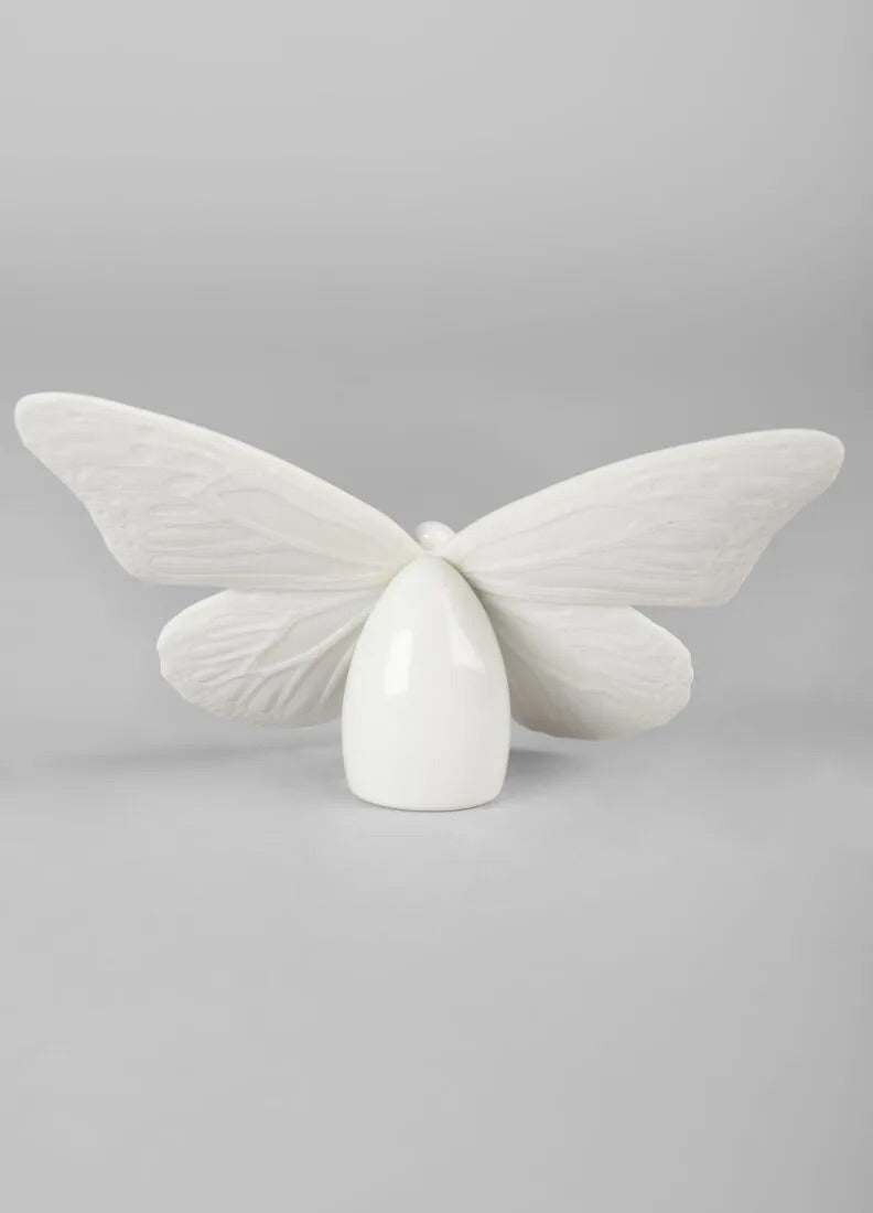 Lladró Butterfly Figurine White with Gold Lustre Sculpture by Lladró at FormFluent Sydney, Australia