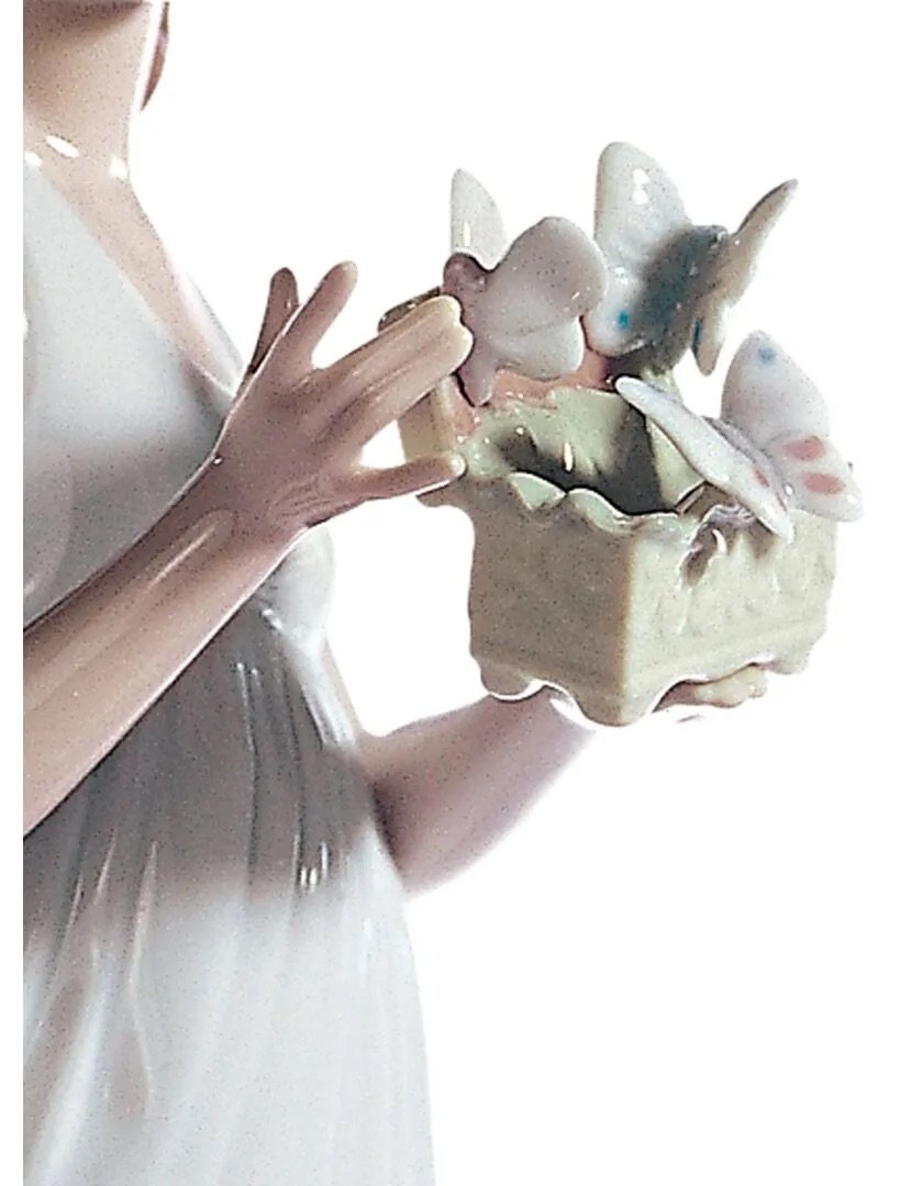 Lladró Butterfly Treasures Woman Figurine   FormFluent
